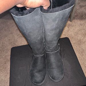 Authentic Ugg Australia Bailey Boots! Size 10